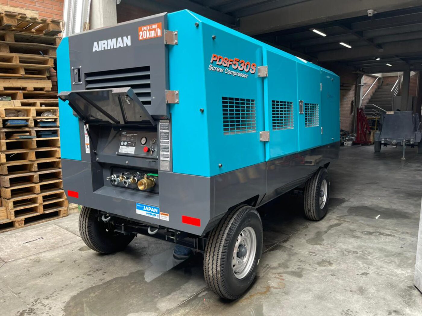 Airman PDSF530S, compresor de tornillo sobre ruedas